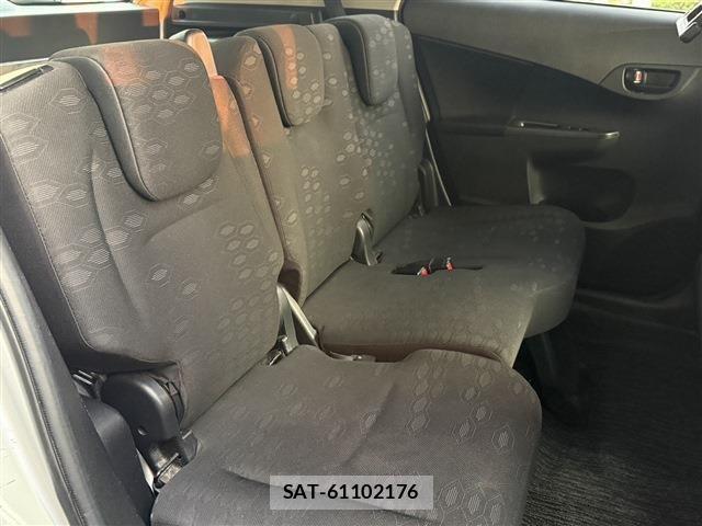 Toyota RACTIS 2013-12 8337535-15