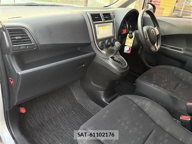 Toyota RACTIS 2013-12 8337535-16