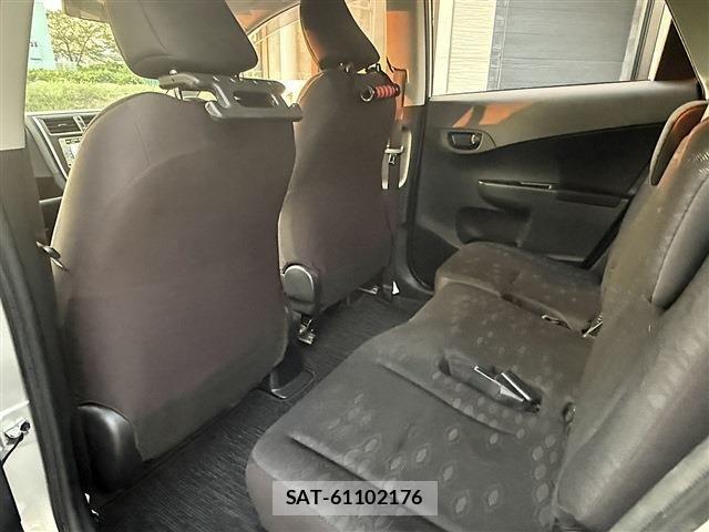 Toyota RACTIS 2013-12 8337535-17