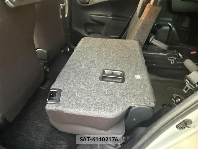 Toyota RACTIS 2013-12 8337535-18