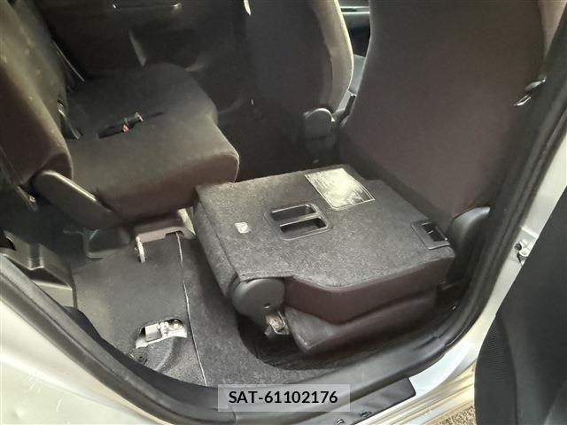 Toyota RACTIS 2013-12 8337535-19
