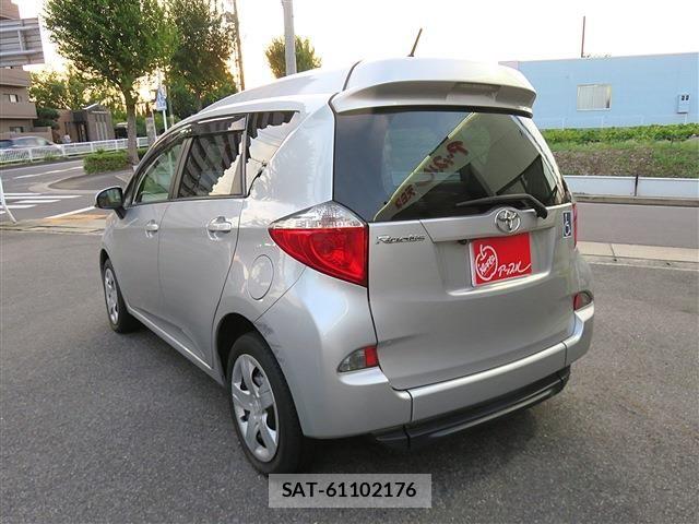 Toyota RACTIS 2013-12 8337535-3