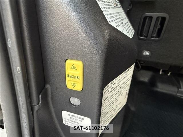 Toyota RACTIS 2013-12 8337535-8