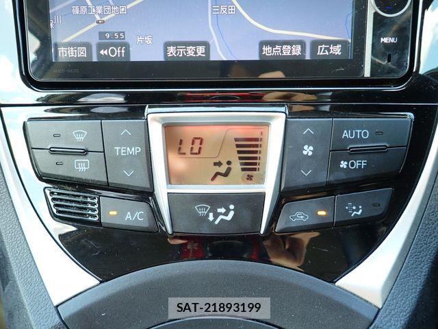 Toyota RACTIS 2014-08 8355444-14