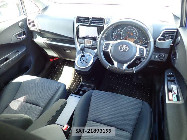 Toyota RACTIS 2014-08 8355444-15