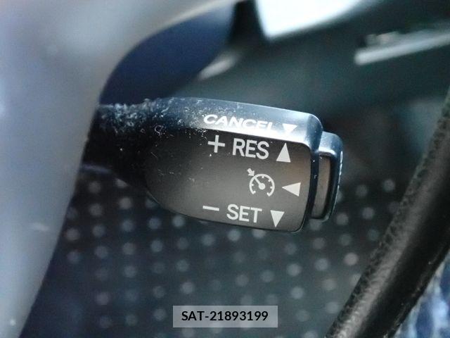 Toyota RACTIS 2014-08 8355444-16