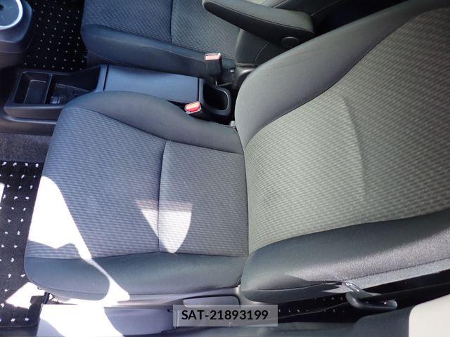 Toyota RACTIS 2014-08 8355444-20