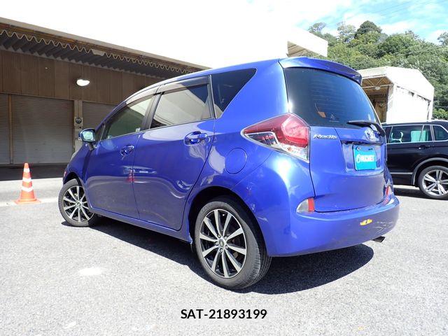 Toyota RACTIS 2014-08 8355444-2