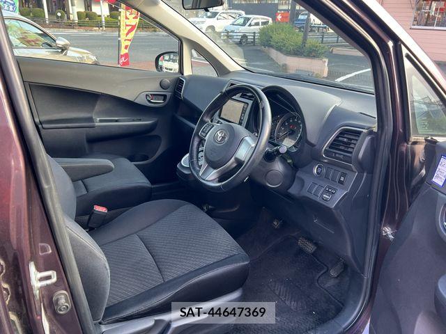Toyota RACTIS 2012-01 8355443-10