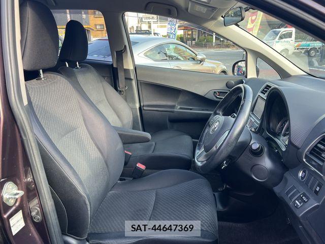 Toyota RACTIS 2012-01 8355443-11