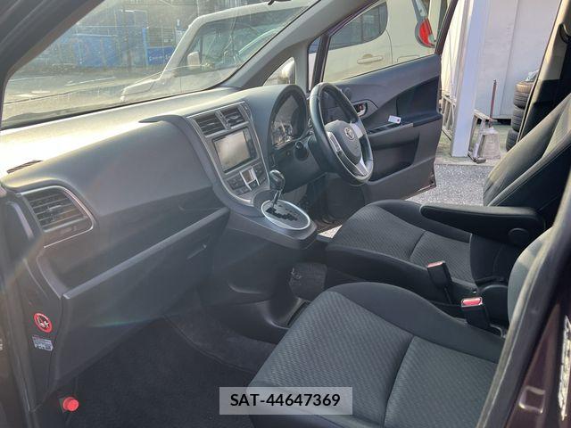 Toyota RACTIS 2012-01 8355443-13
