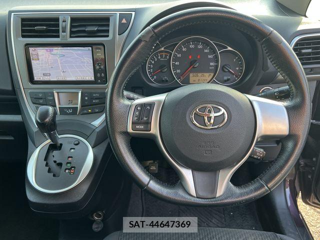 Toyota RACTIS 2012-01 8355443-1