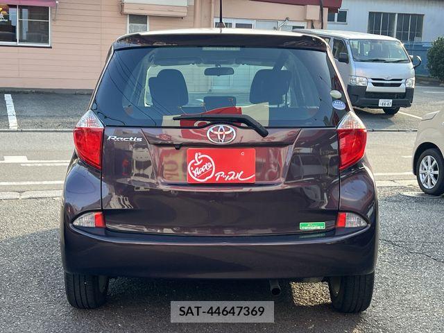 Toyota RACTIS 2012-01 8355443-7