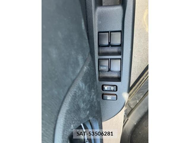 Toyota RACTIS 2014-01 8368262-12