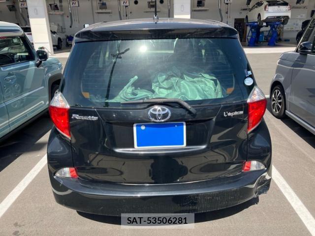 Toyota RACTIS 2014-01 8368262-1