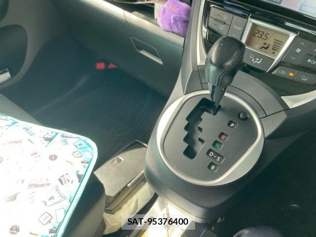 Toyota RACTIS 2015-09 8368264-17