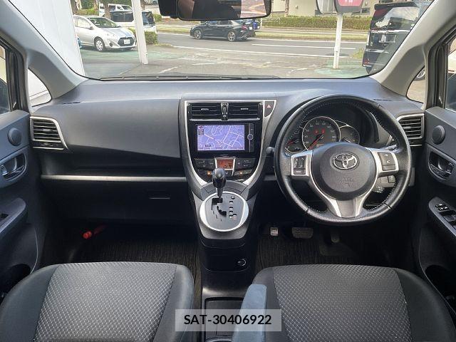 Toyota RACTIS 2014-05 8368259-1