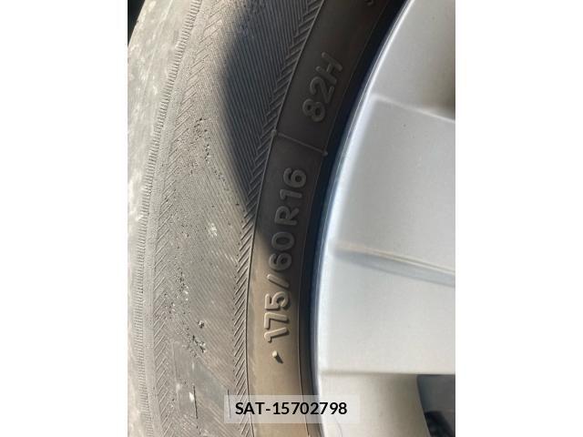 Toyota RACTIS 2011-09 8368263-10