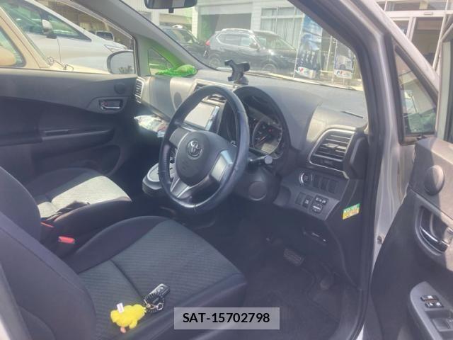 Toyota RACTIS 2011-09 8368263-11