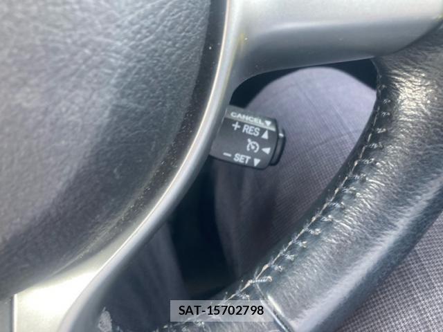 Toyota RACTIS 2011-09 8368263-15