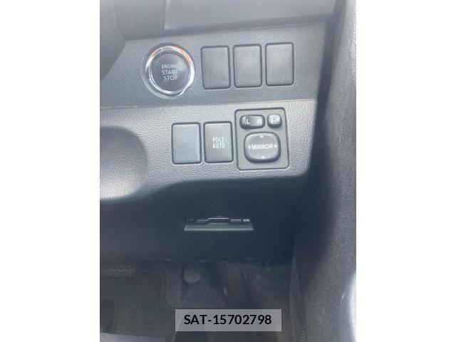 Toyota RACTIS 2011-09 8368263-16