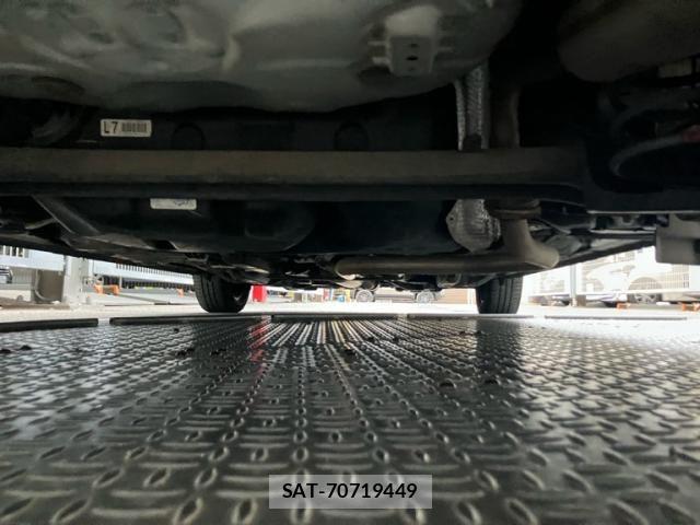 Toyota RACTIS 2013-05 8368261-12