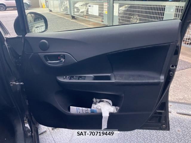 Toyota RACTIS 2013-05 8368261-13