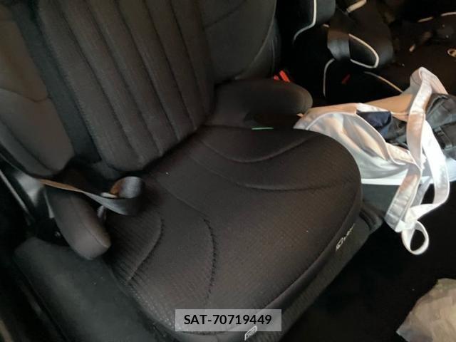 Toyota RACTIS 2013-05 8368261-15