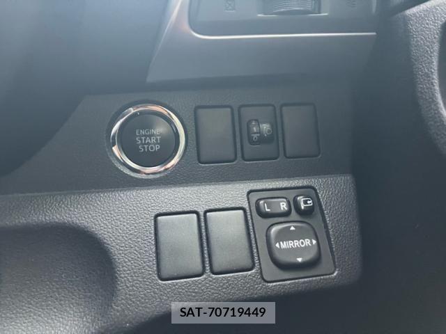 Toyota RACTIS 2013-05 8368261-17