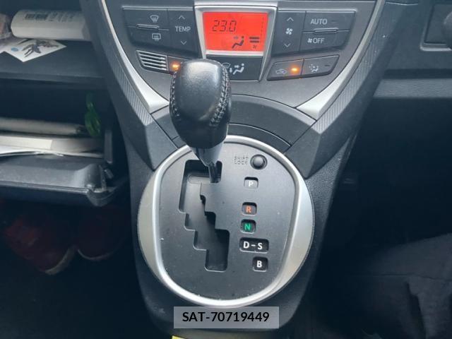 Toyota RACTIS 2013-05 8368261-22