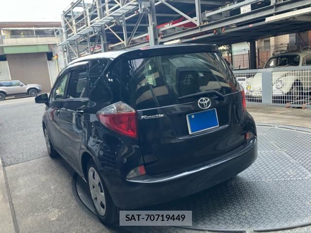 Toyota RACTIS 2013-05 8368261-3