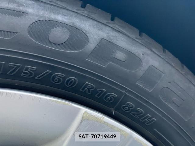 Toyota RACTIS 2013-05 8368261-8