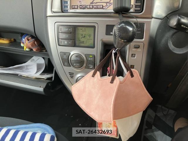 Toyota RACTIS 2005-10 8372088-20
