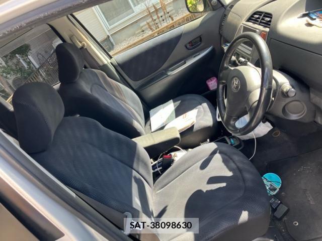 Toyota RACTIS 2006-05 8372089-10