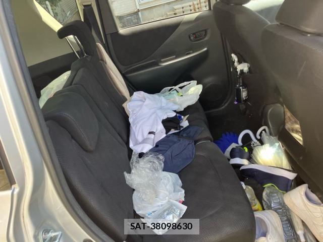 Toyota RACTIS 2006-05 8372089-11