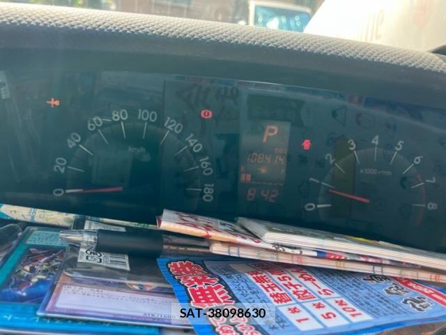 Toyota RACTIS 2006-05 8372089-16