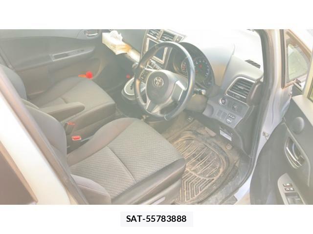 Toyota RACTIS 2013-07 8414602-8