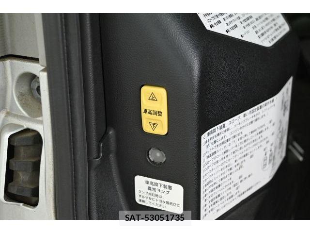 Toyota RACTIS 2011-02 8526805-16