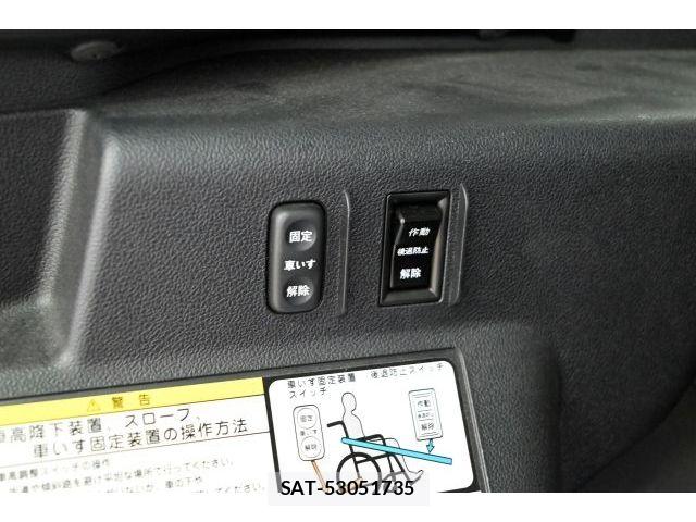 Toyota RACTIS 2011-02 8526805-17