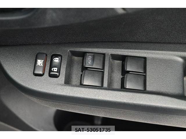 Toyota RACTIS 2011-02 8526805-19