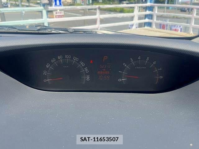 Toyota RACTIS 2009-11 8563322-10