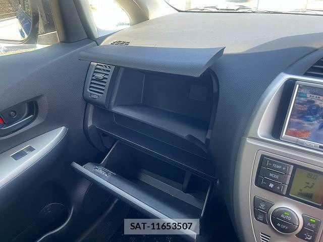 Toyota RACTIS 2009-11 8563322-21