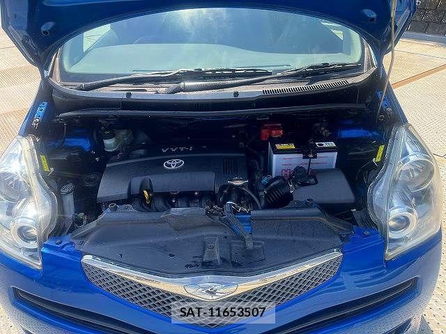 Toyota RACTIS 2009-11 8563322-28