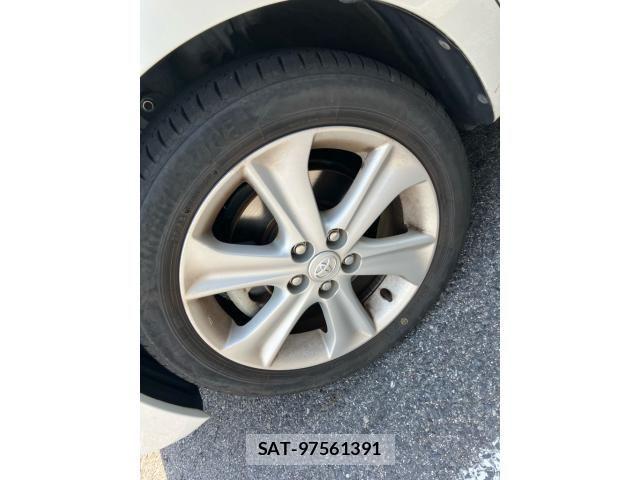 Toyota RACTIS 2010-12 8563323-7