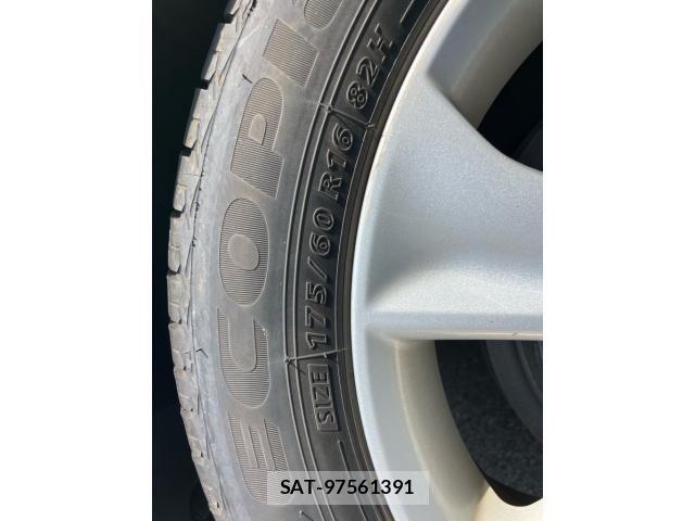Toyota RACTIS 2010-12 8563323-10