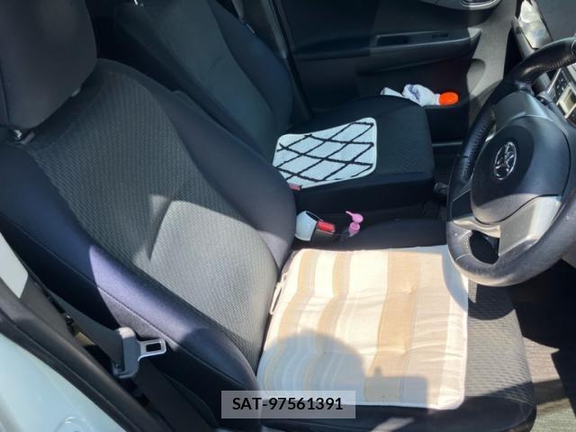 Toyota RACTIS 2010-12 8563323-12