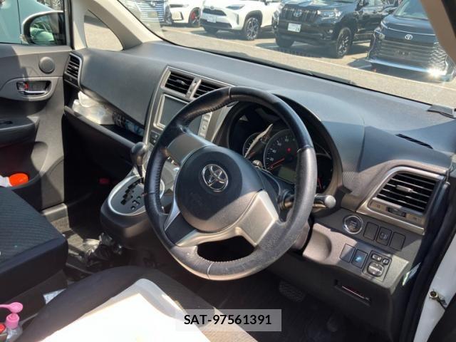 Toyota RACTIS 2010-12 8563323-15