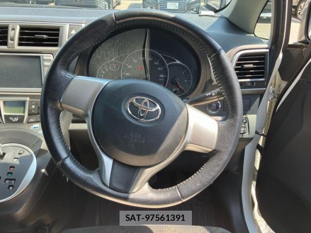 Toyota RACTIS 2010-12 8563323-16