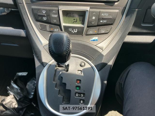Toyota RACTIS 2010-12 8563323-21