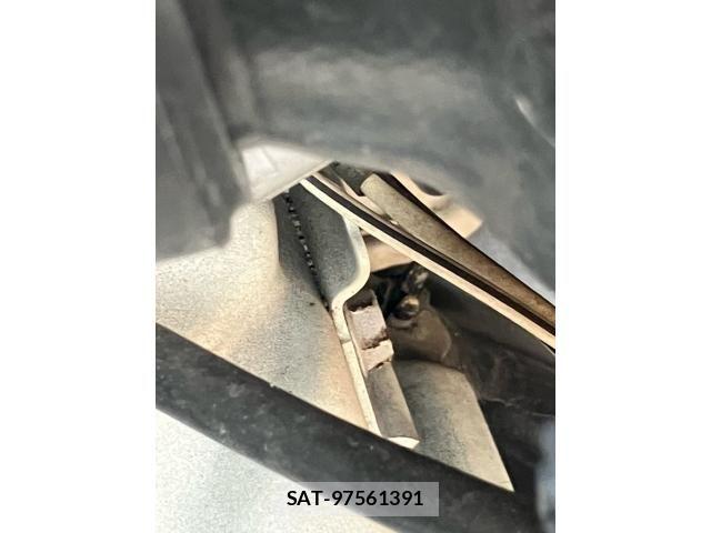 Toyota RACTIS 2010-12 8563323-26